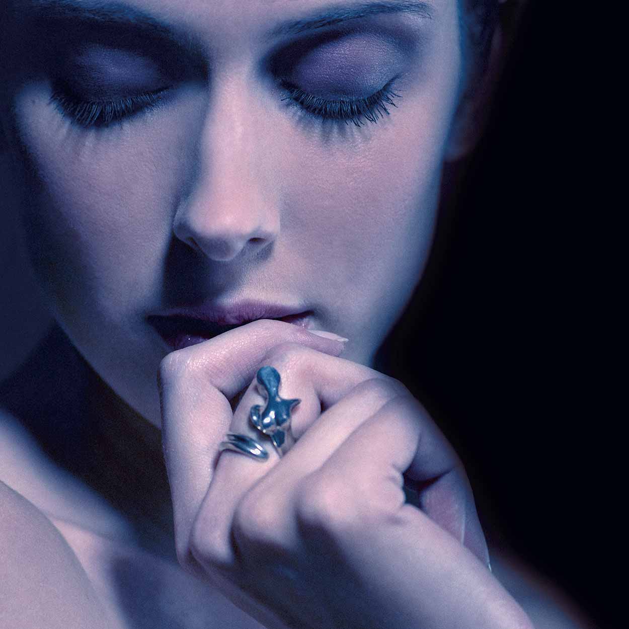 Nina, Bague en Or 18 carats et diamant, signée Marion Bürklé